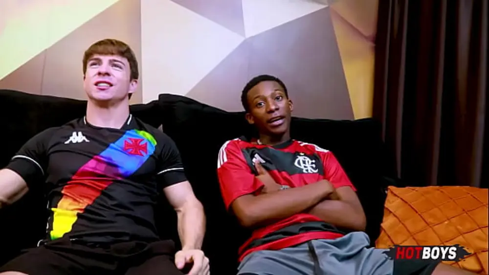 Sensualidade entre amigos: Vídeos pornô solo boys com amigo rabudo