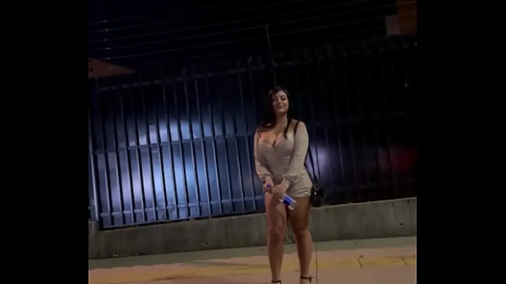 Sedutora Mulata Gostosa se Entrega em Cenas Sensuais de Pornô