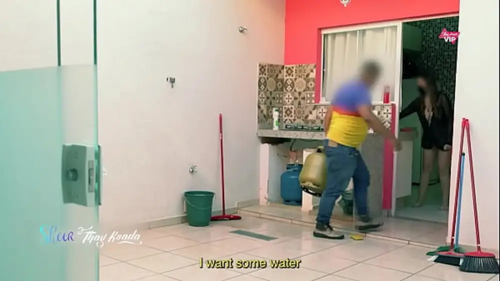 Esposa liberal e corno excitado gravam vídeos quentes juntos!